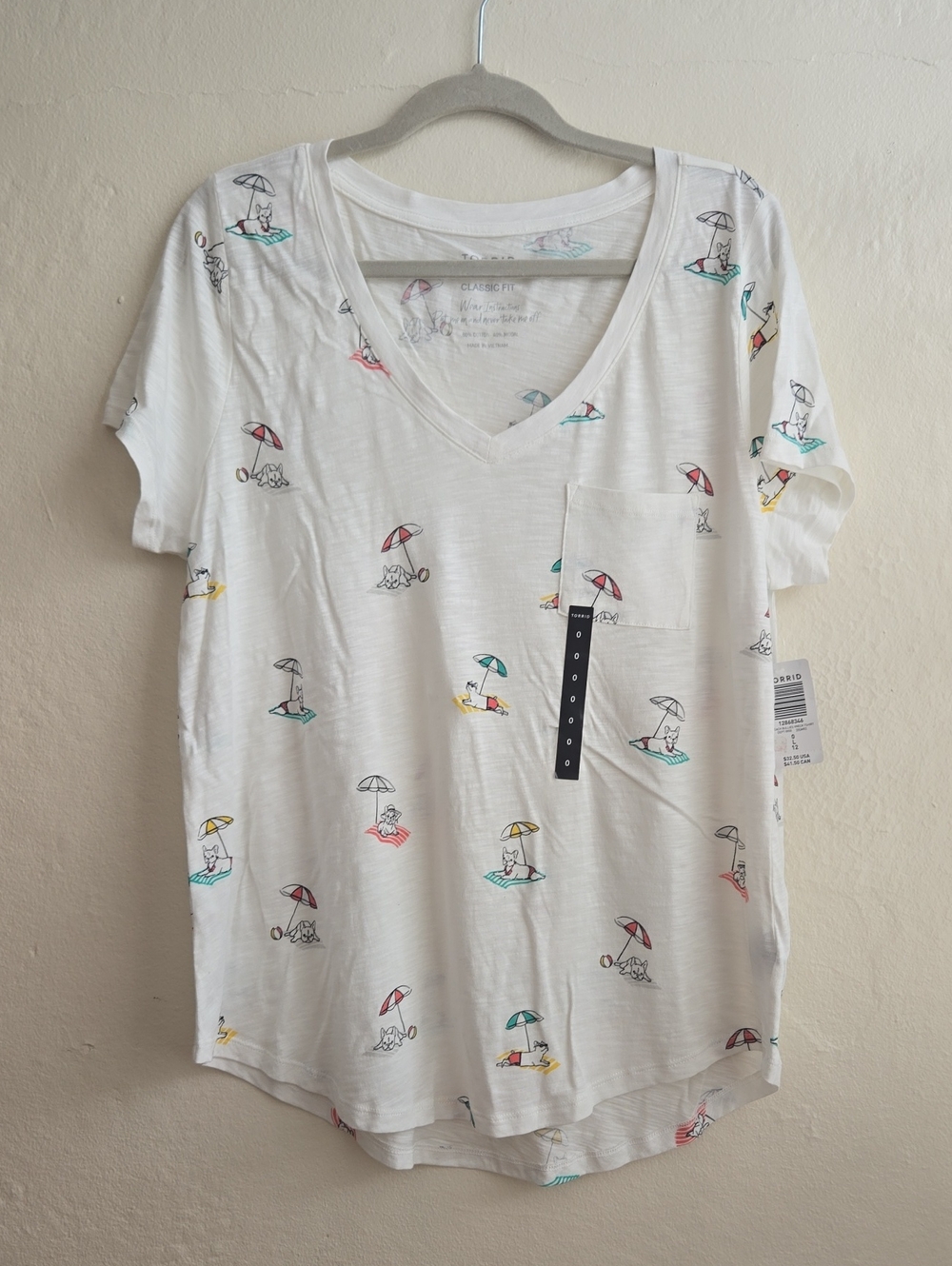 Torrid NWT White Beach Dog French Bulldog V-Neck Pocket Tee Size 0/L_0107